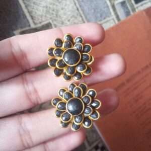 Double layer pachi studs - black