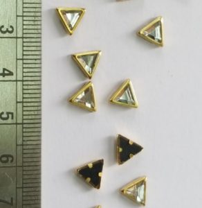 triangle kundans 6 mm