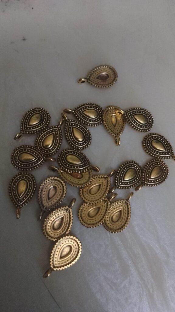 Antique leaf charms - pack of 20