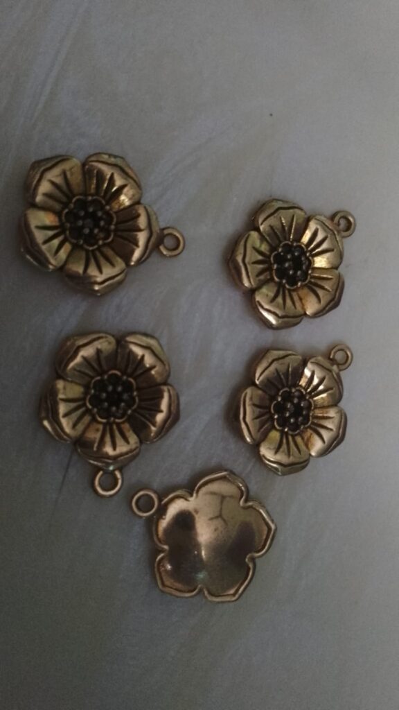 Antique Metal charms - flower design - pack of 5