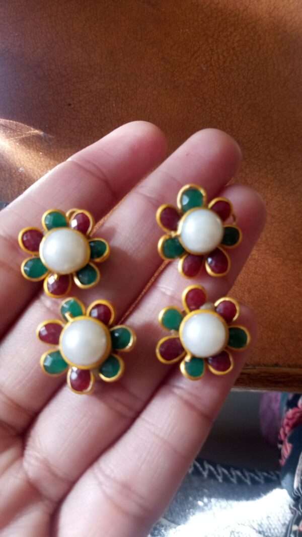 Pachi Studs- Red and green with centre pearl