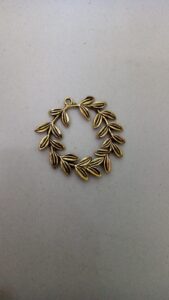 Antique gold round leaves pendant small