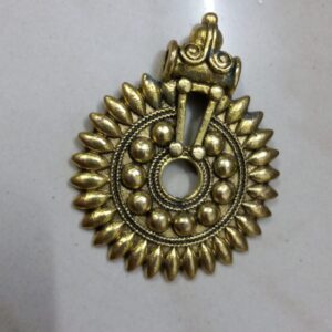 Antique gold flower pendant round