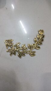 Antique gold leaves pendant