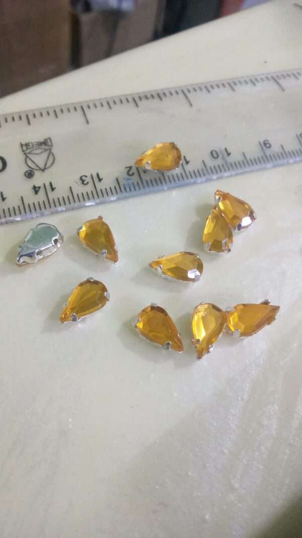 Sewable thilak shape kundans gold 10 pieces pack 10mm length