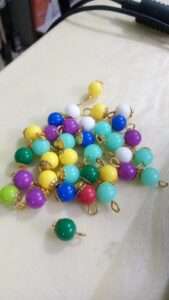 Bead hangings round 7mm - mixed colours 10 pieces
