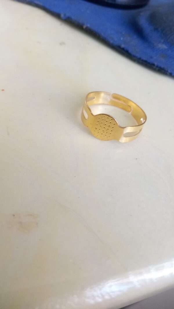 Adjustable finger ring gold