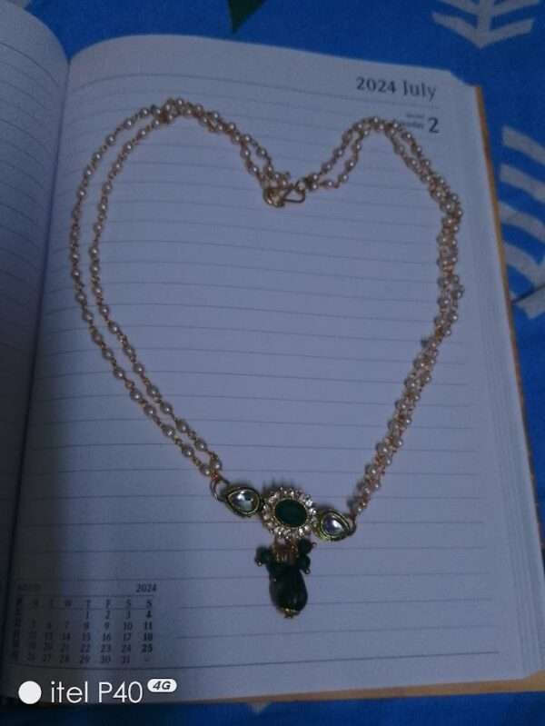 Pearl chain with pendant