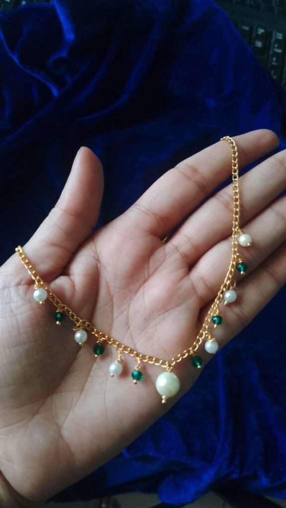 Simple chain with beads