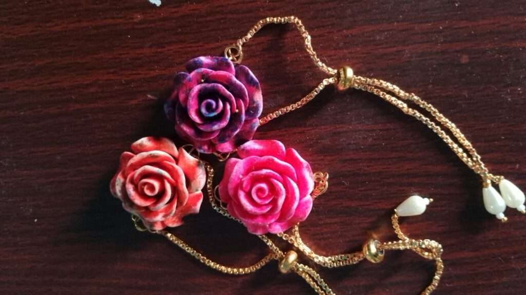Adjustable rose bracelet