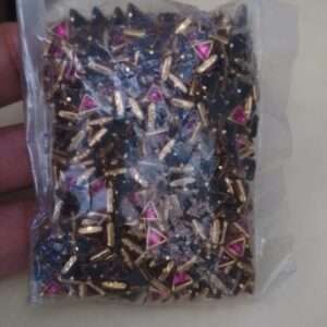 Framed Kundans triangle glass dark pink 10g