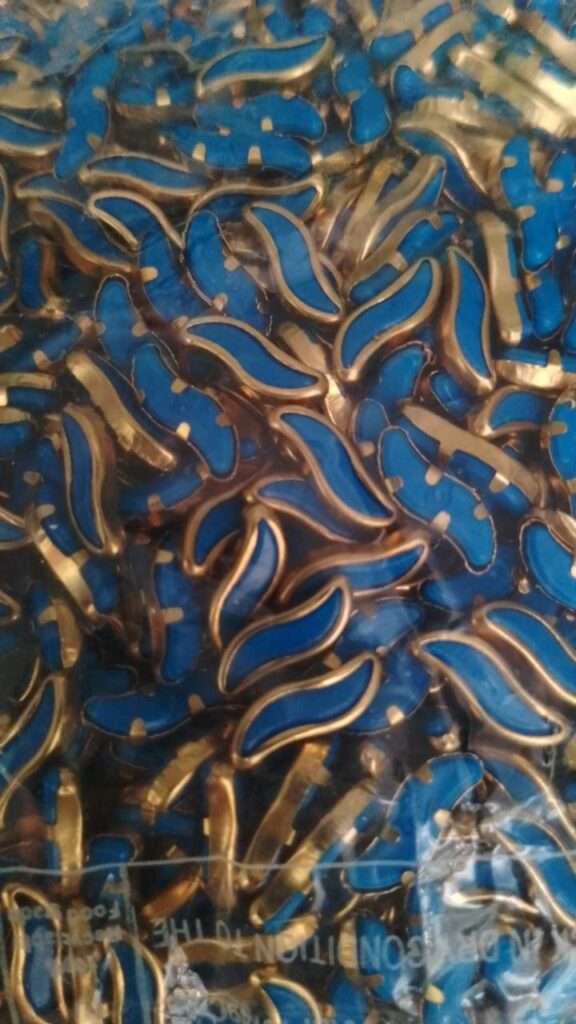 Framed Kundans S Shape blue 11mm