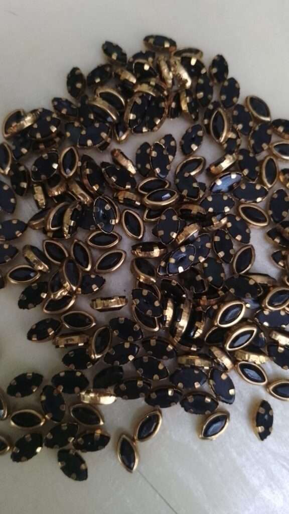 Framed kundans 3*6 eye black flat matt -10g