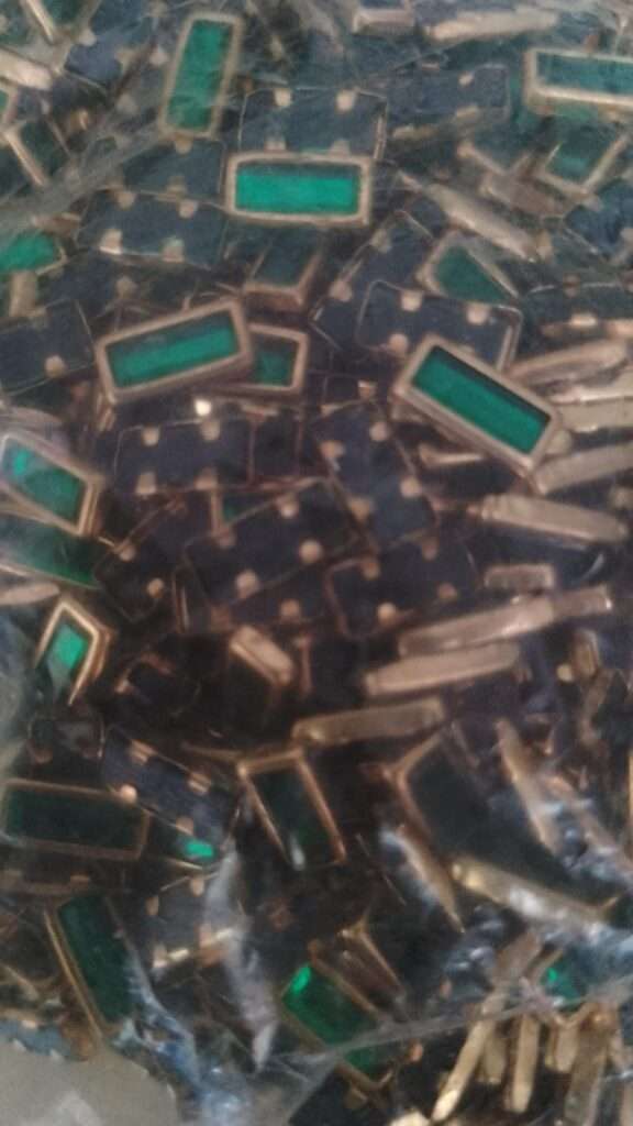 Framed kundans – Rectangle dark green - 10 grams