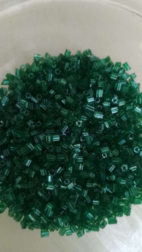 Cut beads - green - 10 grams