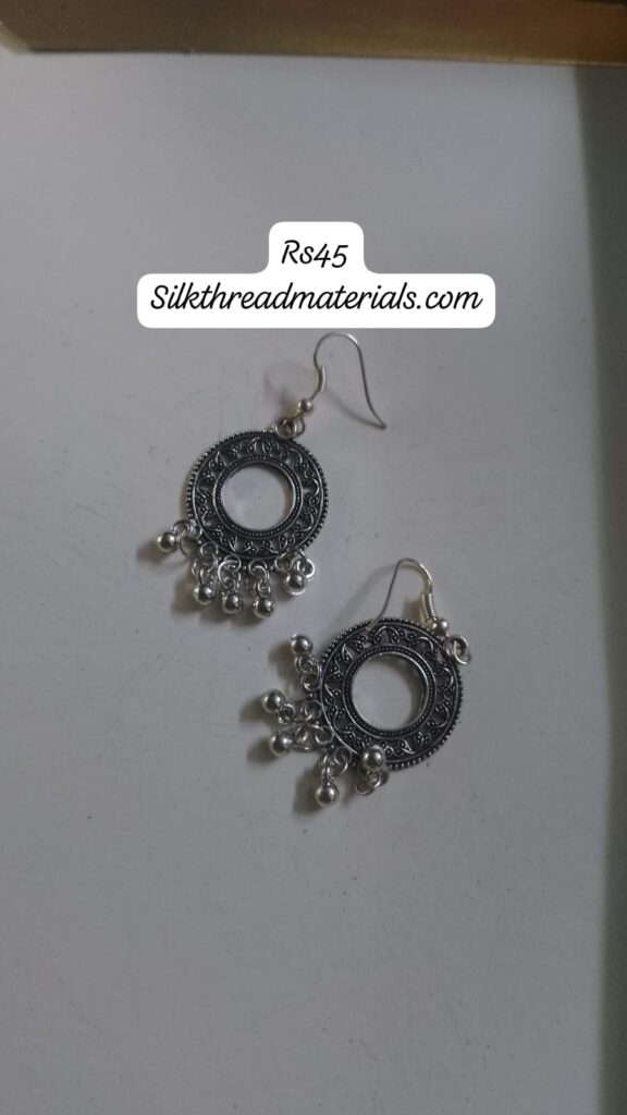 Antique silver earrings round shape