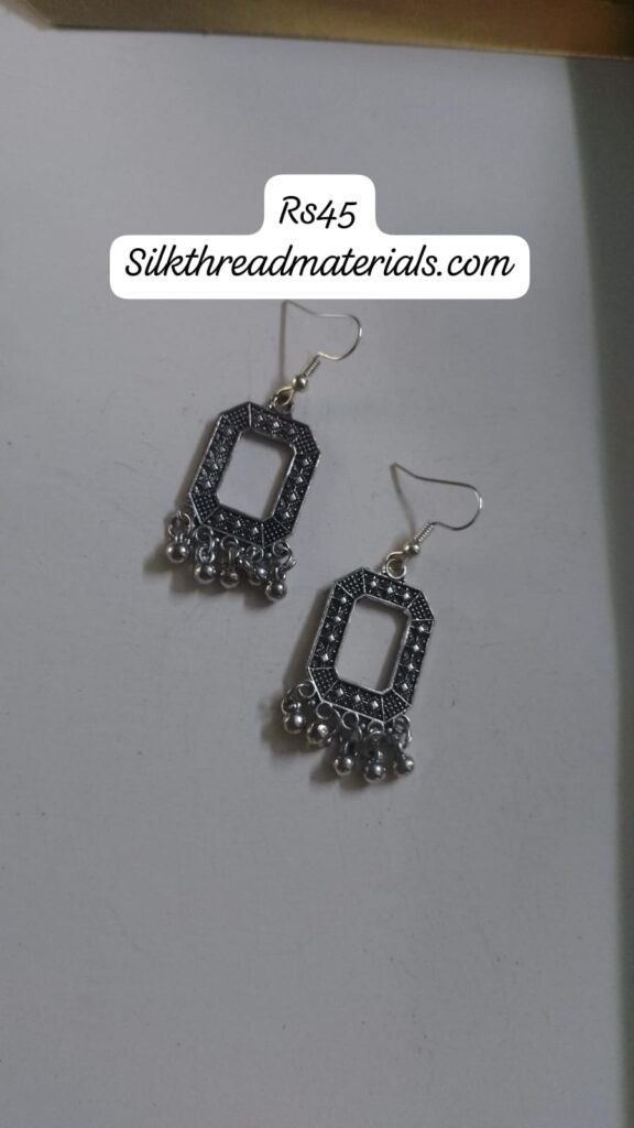 Antique silver earrings box shape