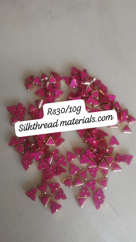 Framed kundans triangle 6mm pink matt