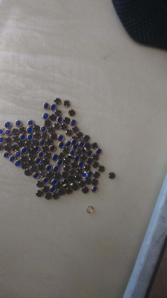 Framed glass Kundans round 4mm – Glossy dark blue 10 grams