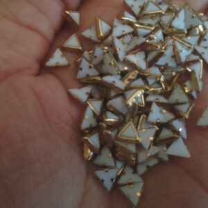 Framed kundans triangle 6mm white matt